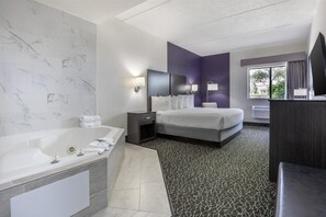 Suite, 1 King Bed, Non Smoking, Hot Tub