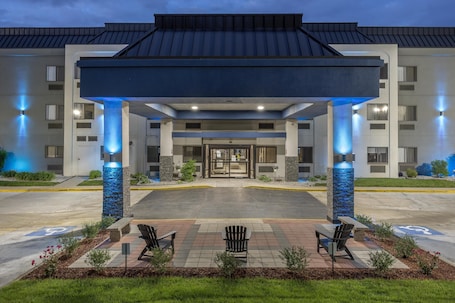 Front of property - evening/night. Best Western Bolingbrook Hotel