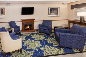Lobby - Baymont by Wyndham Galesburg (Galesburg)