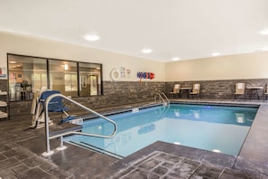 Indoor pool - Comfort Inn La Porte (La Porte)