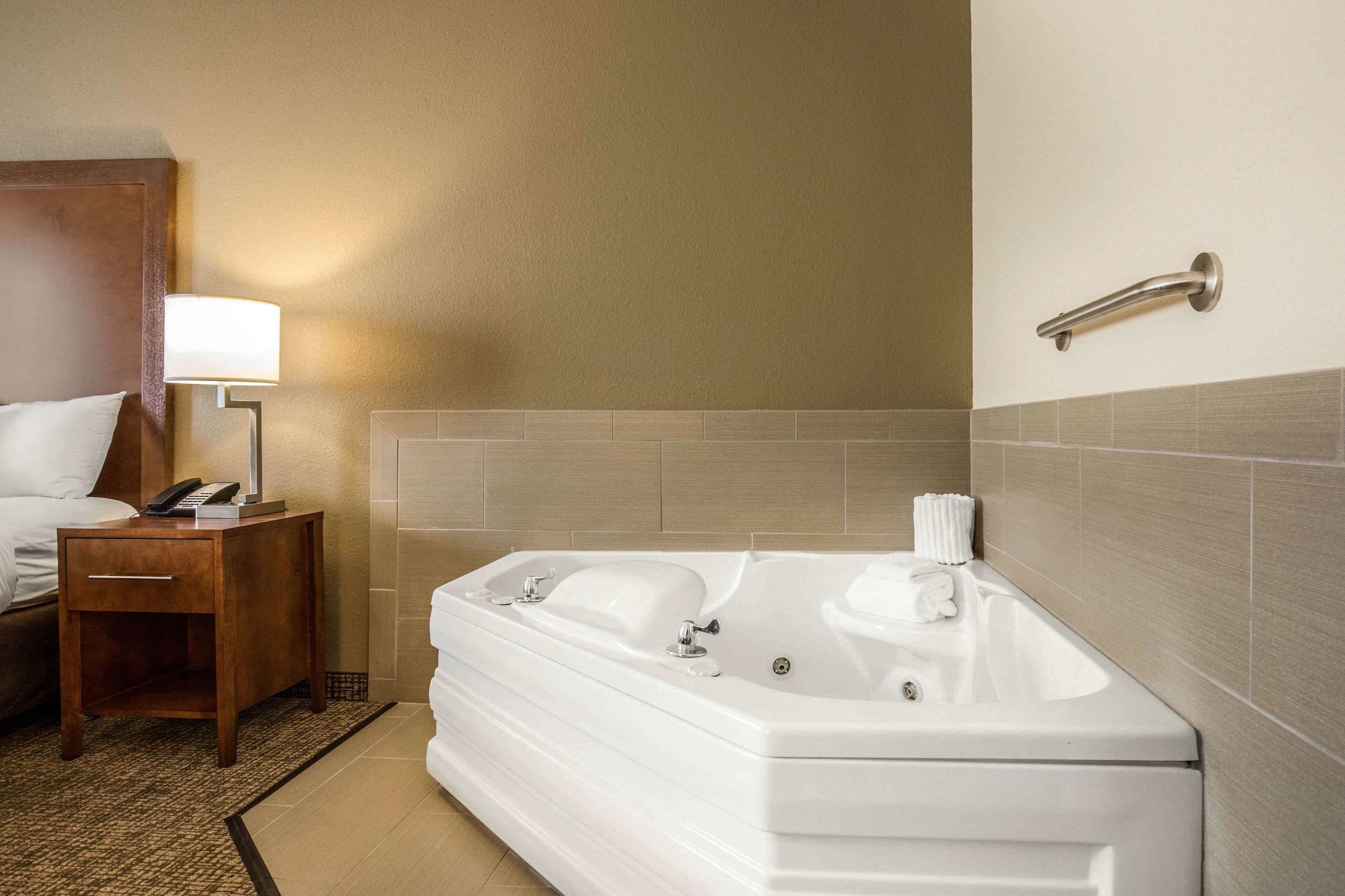 suite, 1 king bed, non smoking, corner | down duvets, desk, laptop workspace, blackout curtains