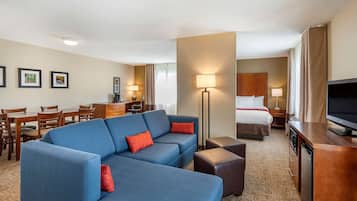 Suite, 1 King Bed with Sofa bed, Non Smoking | Down comforters, desk, laptop workspace, blackout drapes