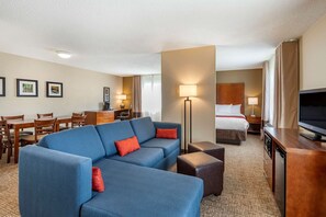 Suite, 1 King Bed with Sofa bed, Non Smoking