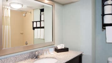 Studio, One King Bed, Non-Smoking | Bathroom | Combined shower/bathtub, free toiletries, hair dryer, towels