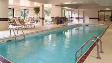 Indoor pool, sun loungers