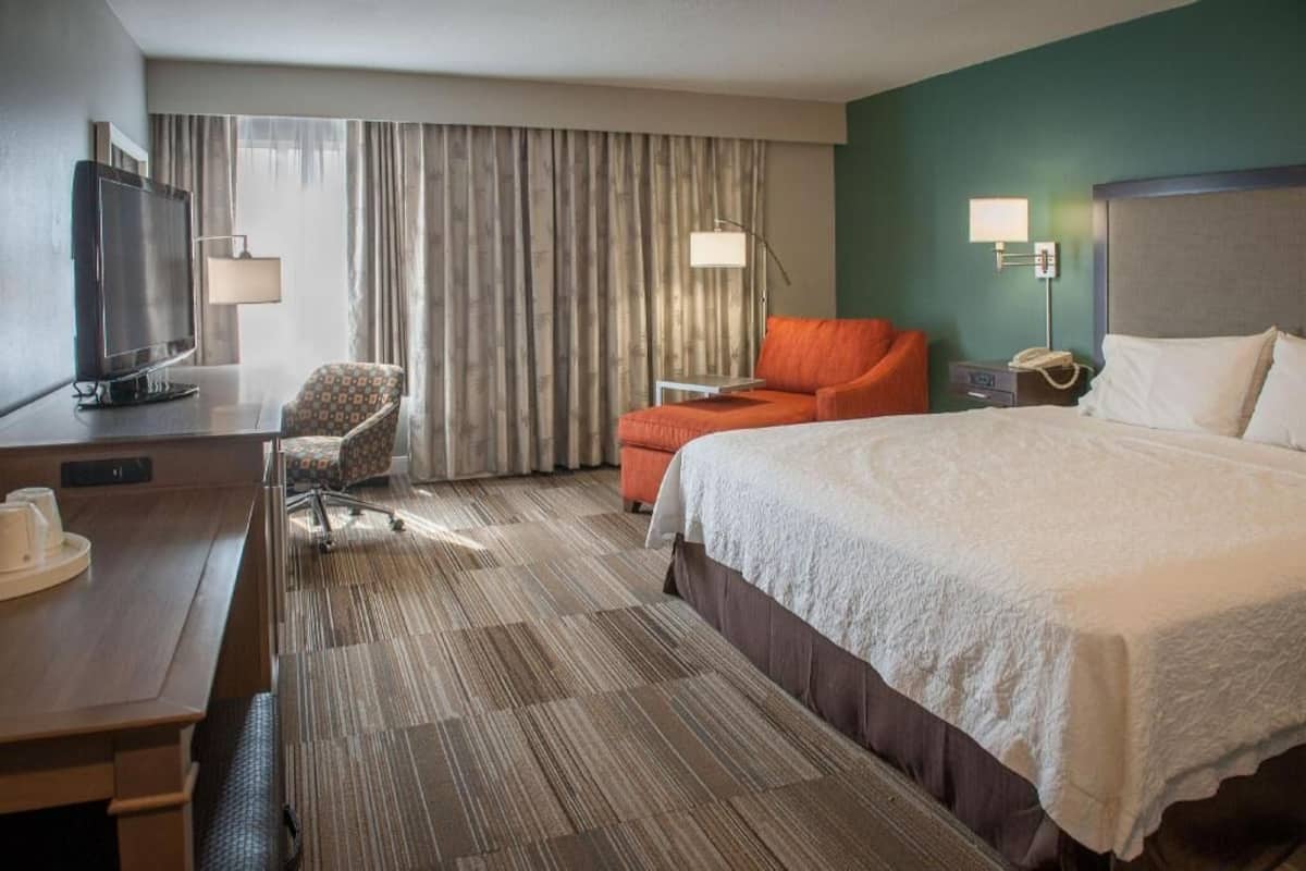 Hypo-allergenic bedding, in-room safe, desk, laptop workspace