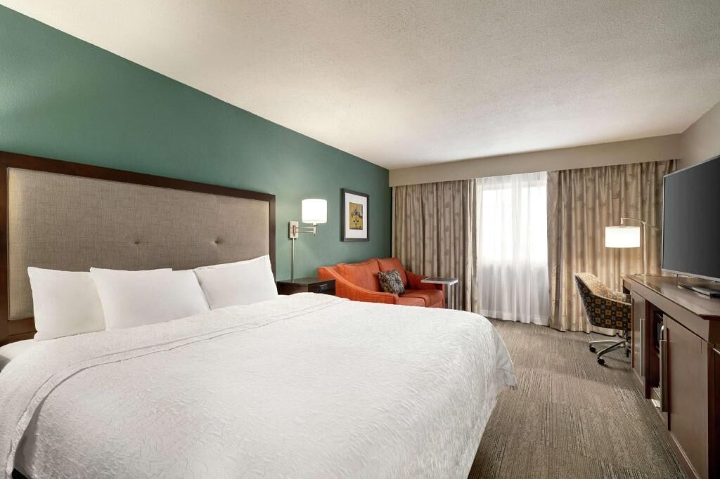 Hypo-allergenic bedding, in-room safe, desk, laptop workspace