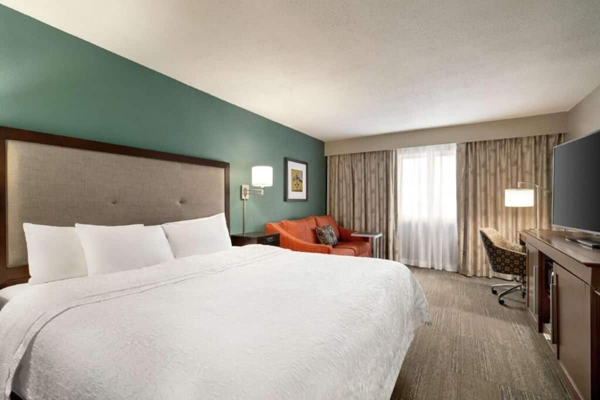 Hypo-allergenic bedding, in-room safe, desk, laptop workspace