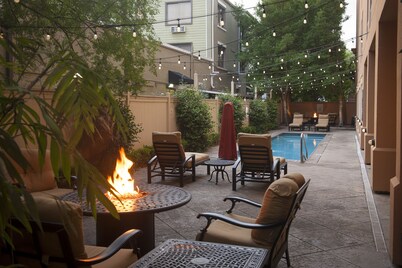 Hampton Inn New Orleans-St. Charles Ave./Garden District