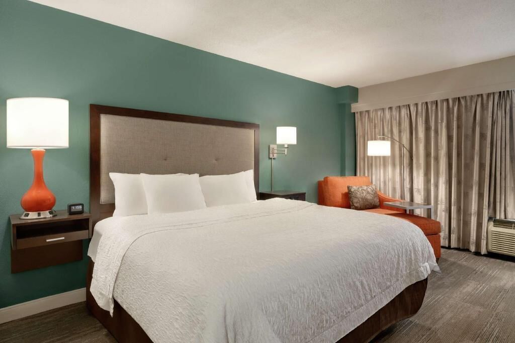 Hypo-allergenic bedding, in-room safe, desk, laptop workspace