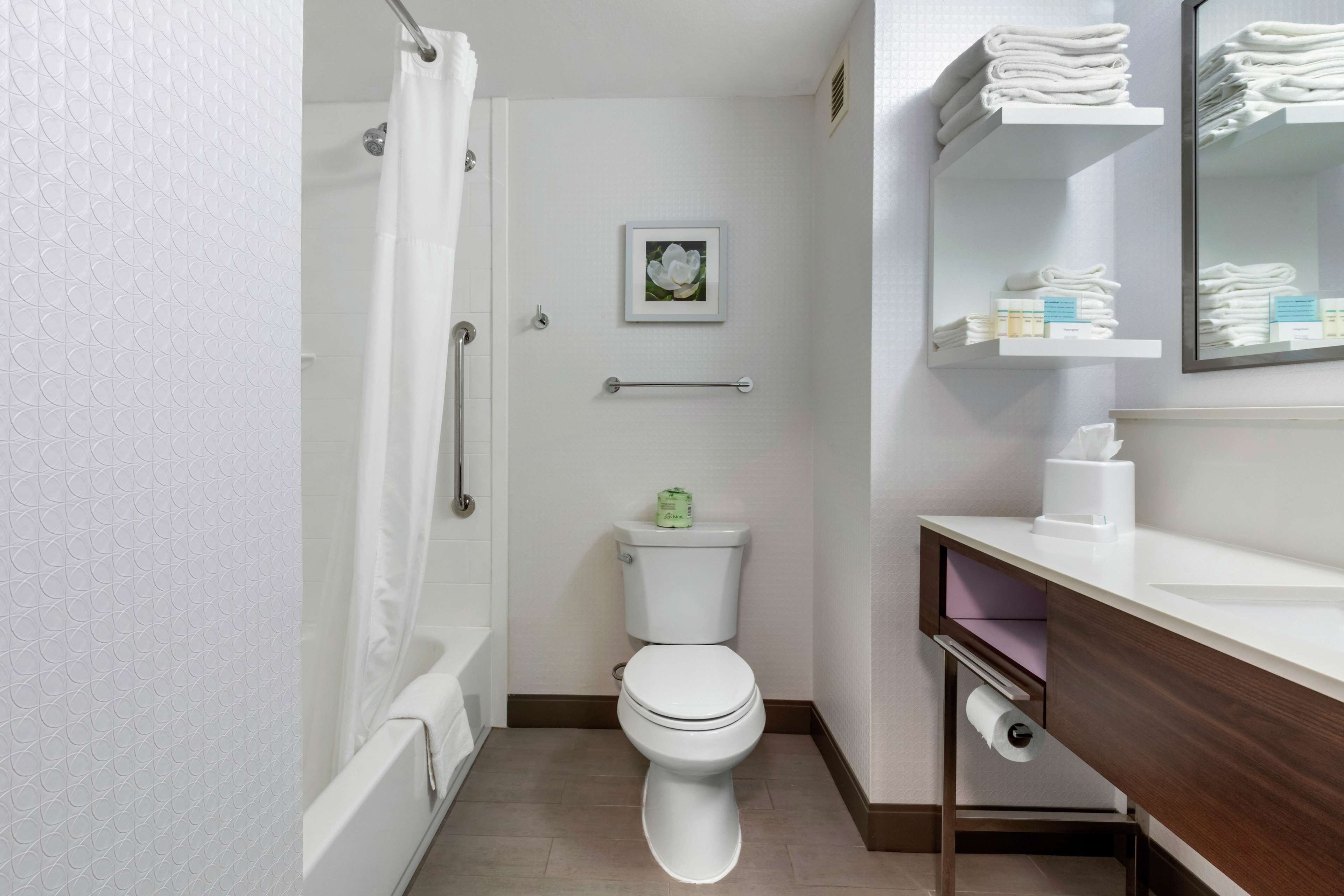 two double beds  non smoking | bathroom | combined shower/bathtub, free toiletries, hair dryer, towels