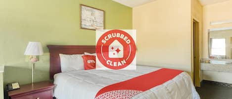 Muebles diferentes, escritorio, wifi gratis y ropa de cama