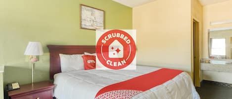 Muebles diferentes, escritorio, wifi gratis y ropa de cama 