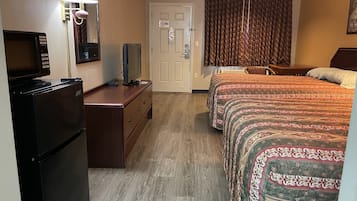 標準客房 (2 Full Beds) | 書桌、免費 Wi-Fi、床單