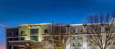 الإطلالة من المنشأة