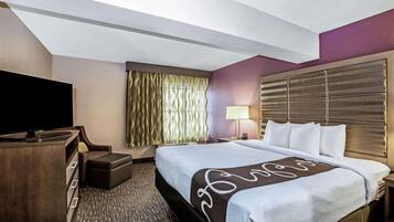 Iron/ironing board, Internet, alarm clocks