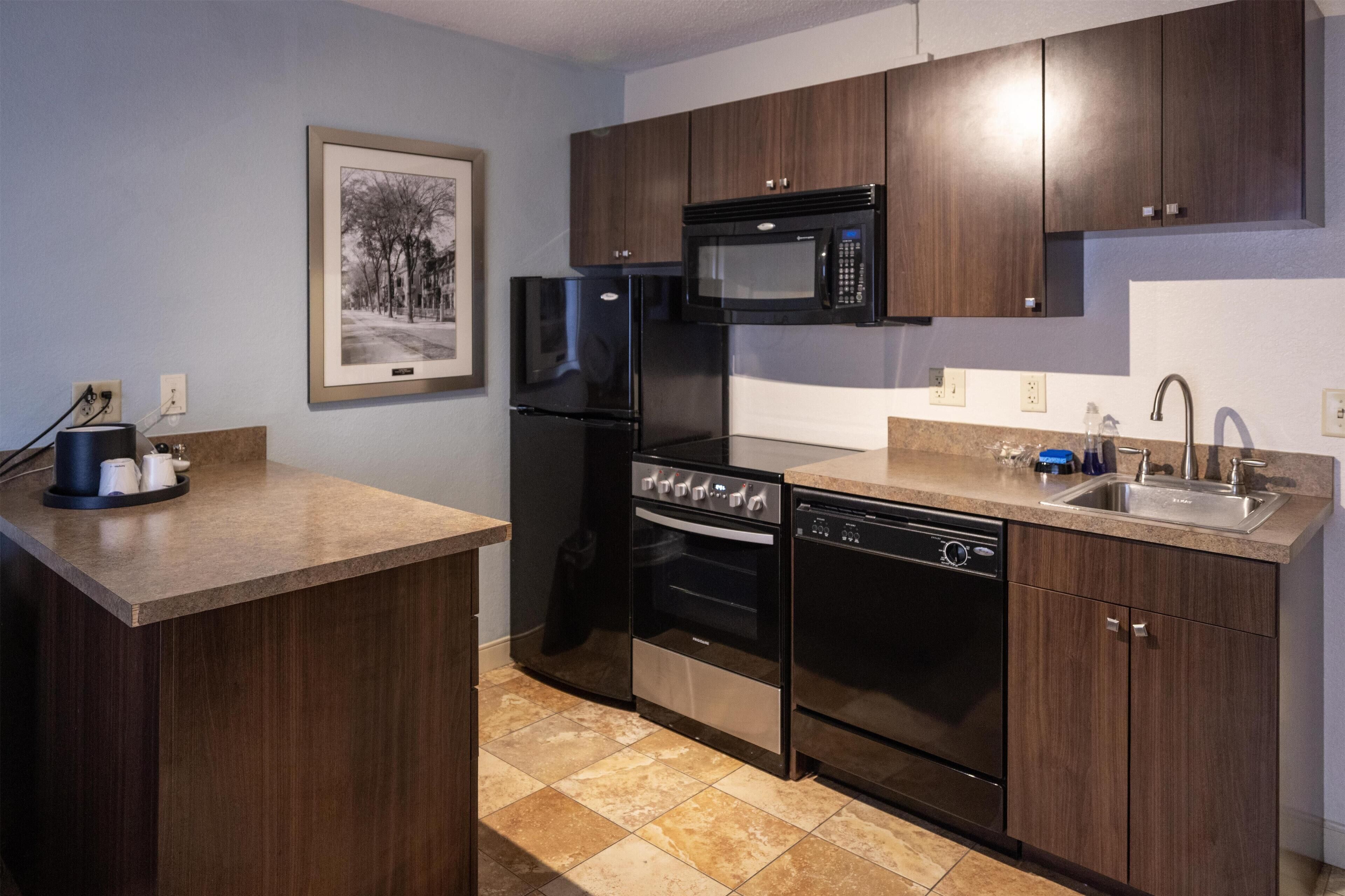 Suite, Non Smoking | Private kitchen