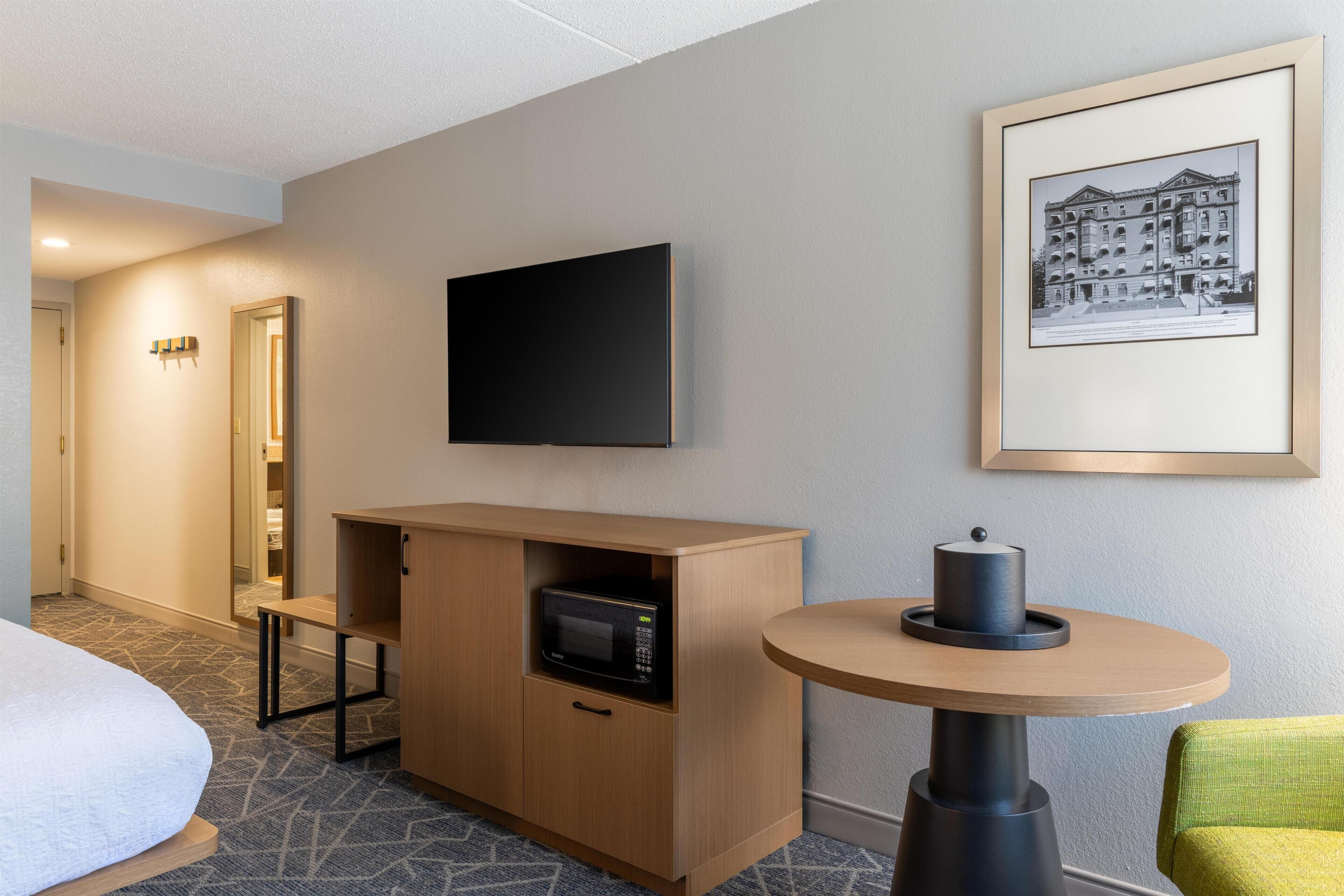 Standard King nonsmoking | Premium bedding, desk, laptop workspace, blackout drapes