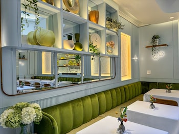 Free daily continental breakfast at The Iroquois New York