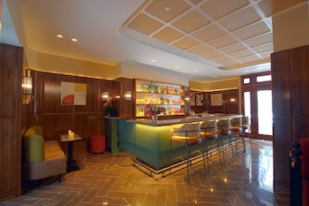 2 bars/lounges, cocktail bar at The Iroquois New York