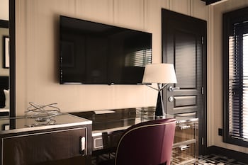 Frette Italian sheets, premium bedding, down comforters, pillowtop beds at The Iroquois New York