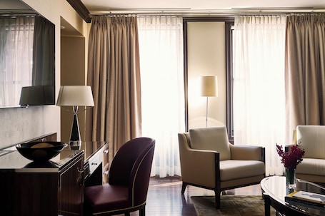 Frette Italian sheets, premium bedding, down comforters, pillowtop beds. The Iroquois New York