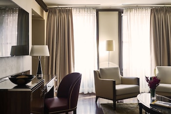 Frette Italian sheets, premium bedding, down comforters, pillowtop beds at The Iroquois New York