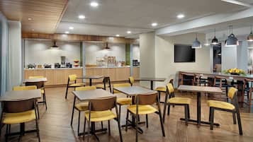 Free daily continental breakfast