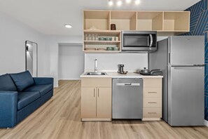 Suite, 1 cama King size y sofá cama, para no fumadores | Sábanas de algodón egipcio, ropa de cama de alta calidad y edredón 