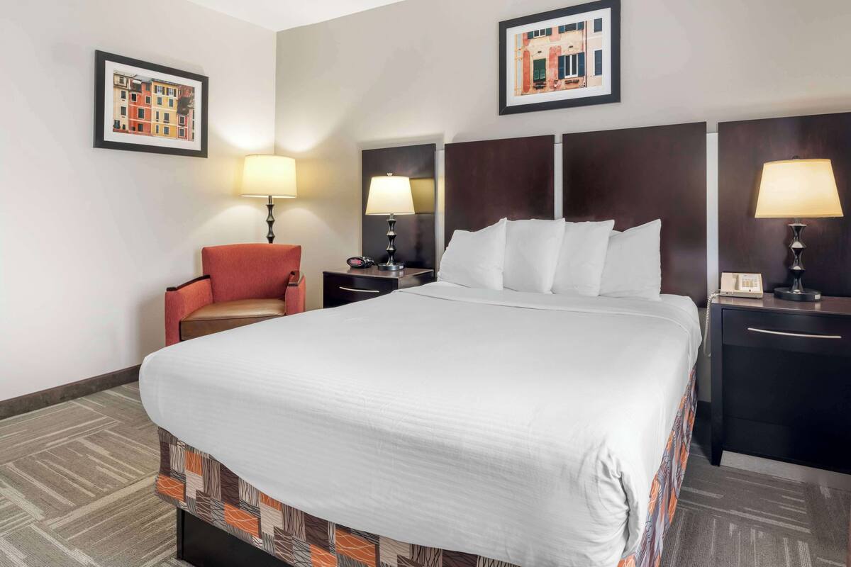 Pillowtop beds, desk, laptop workspace, blackout drapes