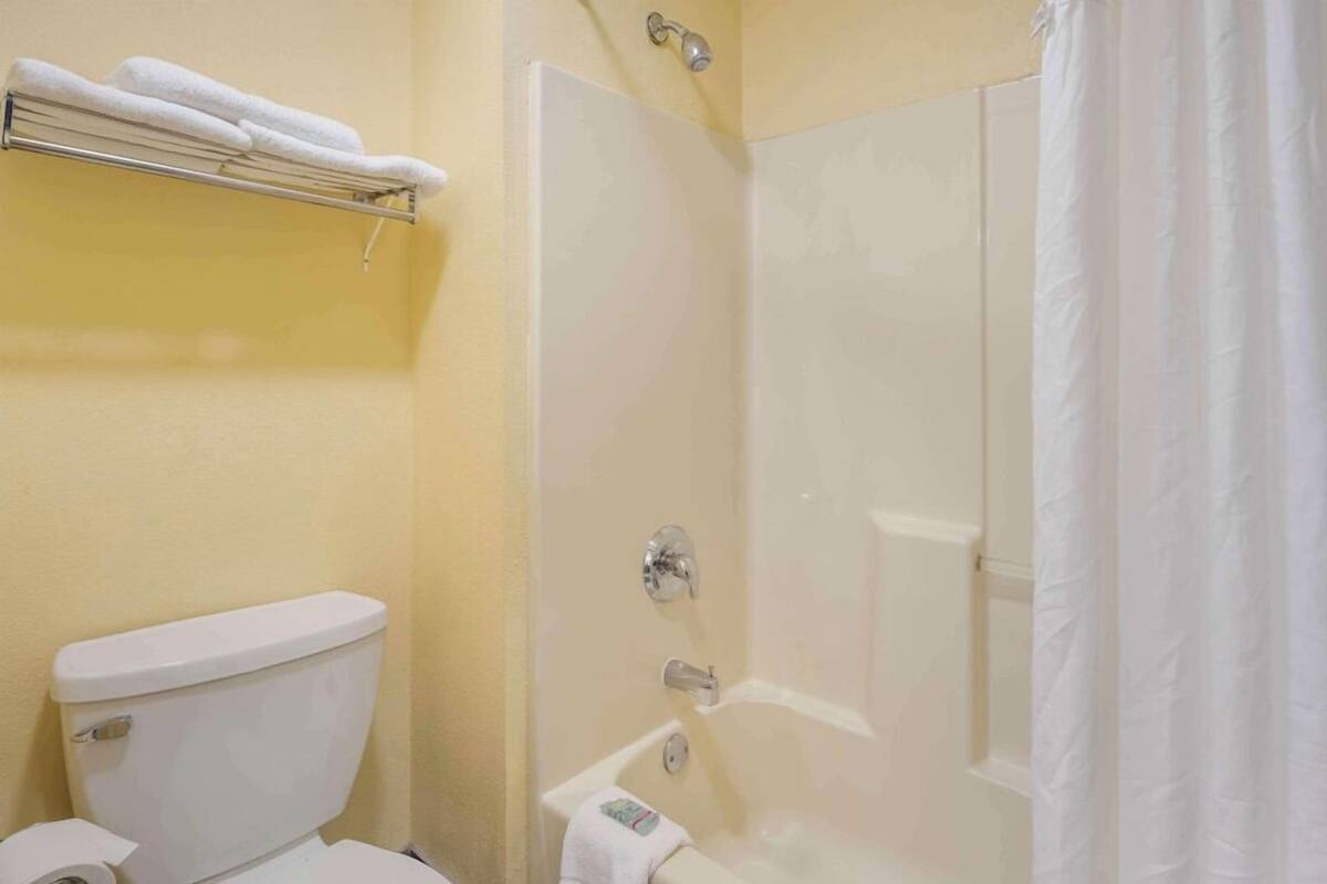 Bathroom | Free toiletries, hair dryer, towels