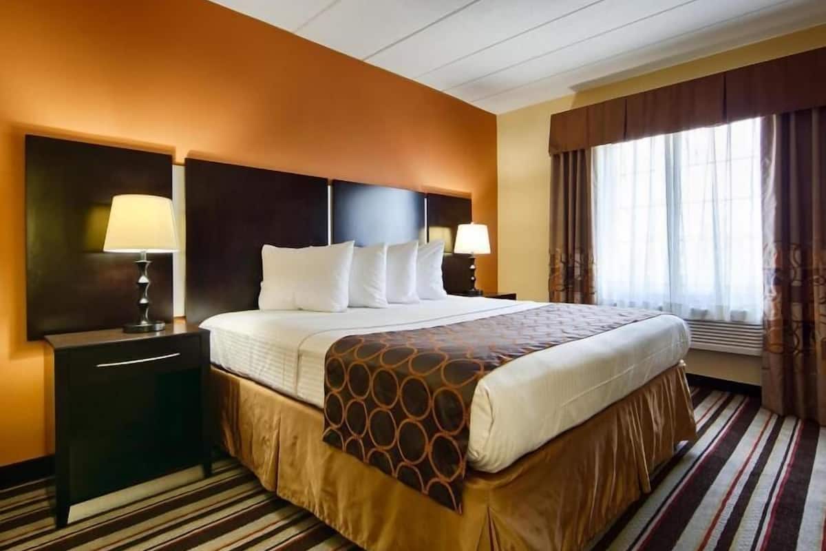 Pillowtop beds, desk, laptop workspace, blackout drapes