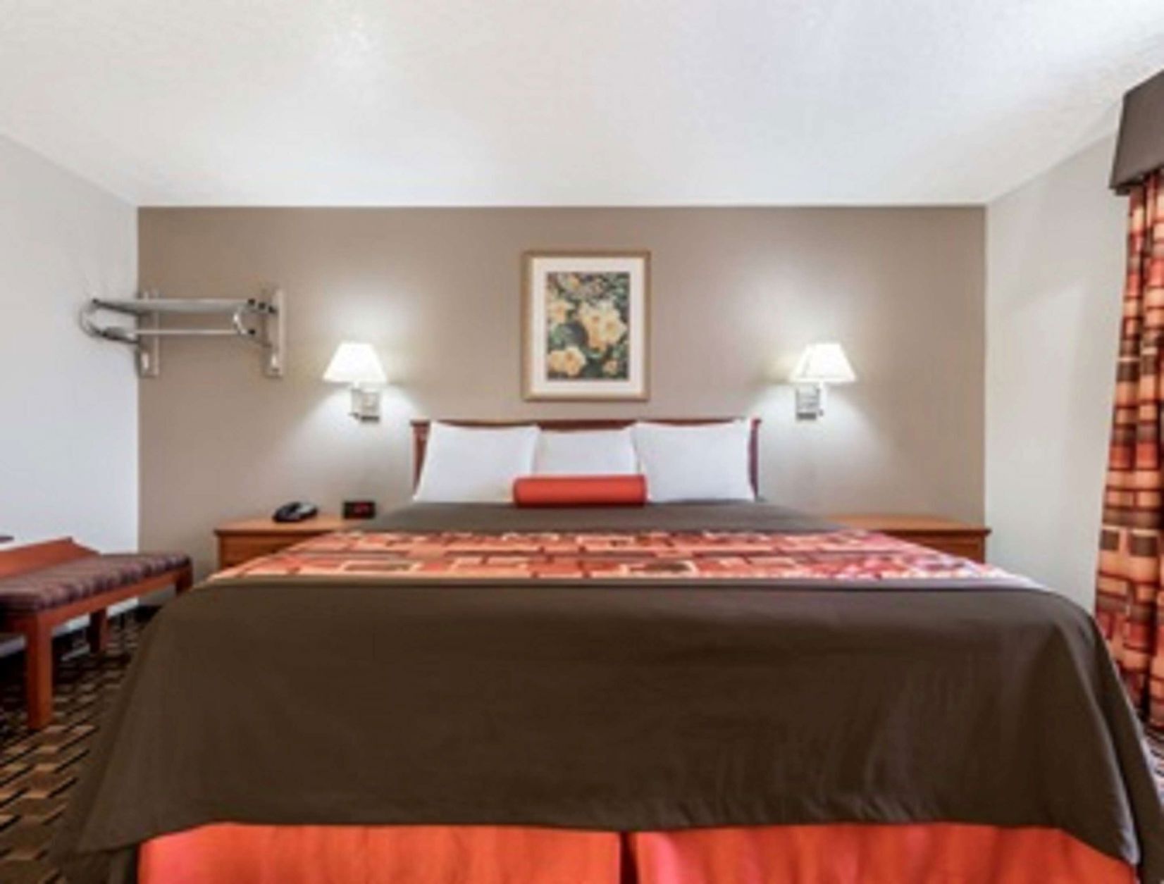 Desk, laptop workspace, free WiFi, bed sheets