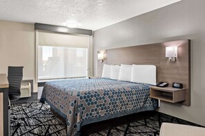 Habitación estándar, 1 cama Queen size, para no fumadores, refrigerador y microondas | Escritorio, espacio para trabajar con laptop y wifi gratis 