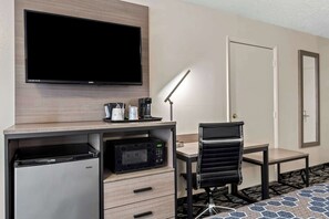 Standard Room, 1 Queen Bed, Accessible, Refrigerator & Microwave (Walk-in Shower)