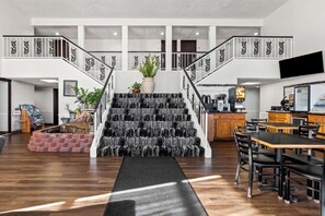 Lobby - SureStay Hotel by Best Western Duncan (Duncan)