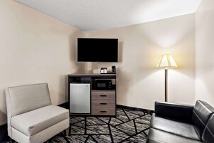 Habitación estándar, 1 cama de matrimonio grande, accesible para personas con discapacidad | Escritorio, espacio para trabajar con un portátil, wifi gratis