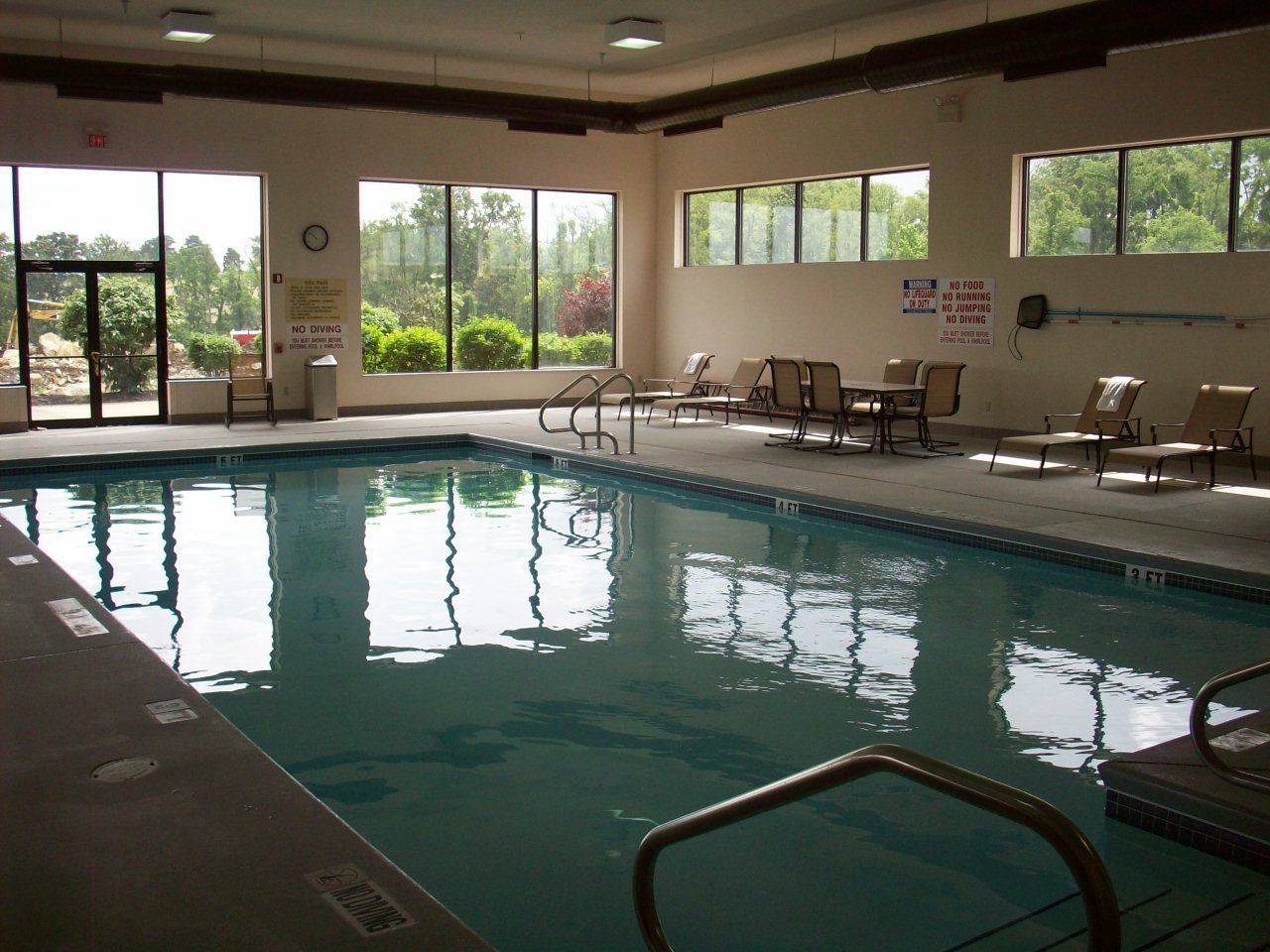 indoor pool, pool loungers