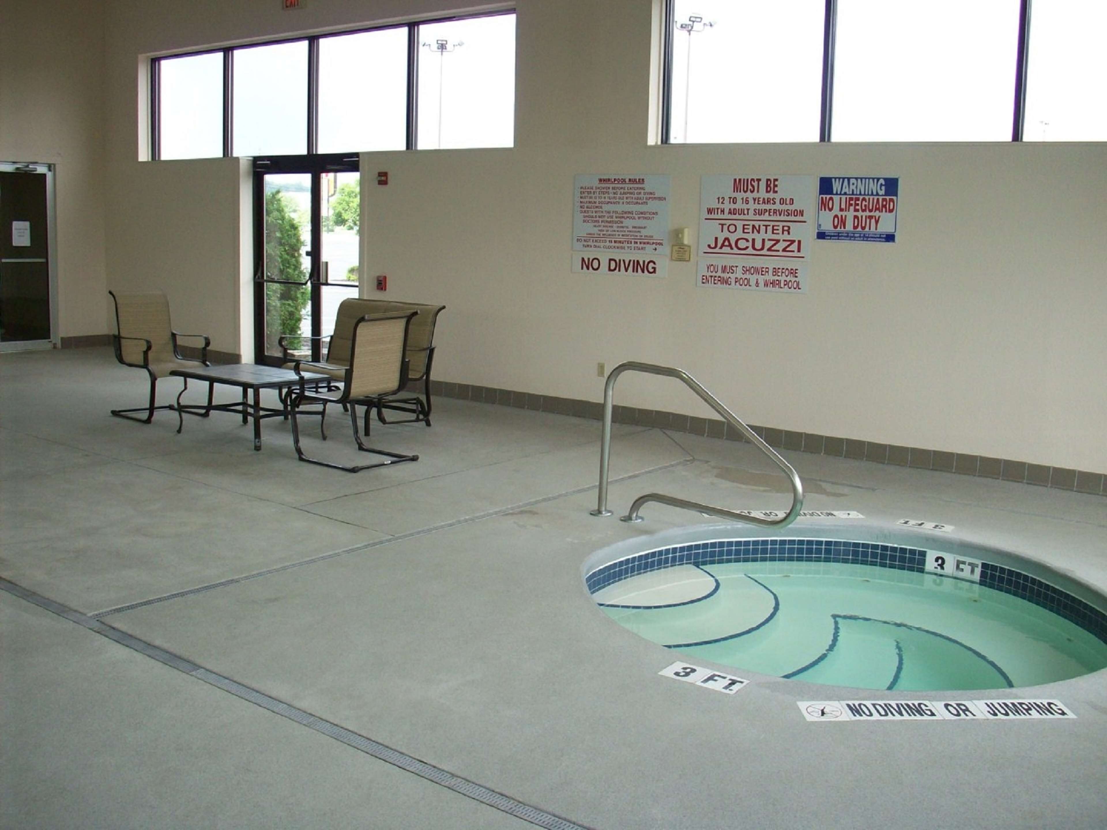 indoor pool, pool loungers