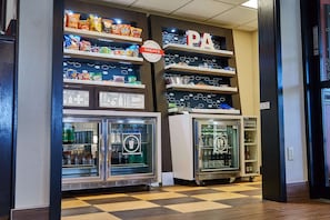 Snack bar - Hampton Inn Uniontown (Uniontown)