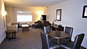 Studio Suite, 1 King Bed, Non Smoking | In-room safe, desk, iron/ironing board, free WiFi
