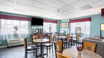 TĂ€gliches inbegriffenes kontinentales FrĂŒhstĂŒck