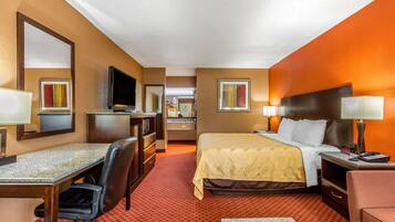 Schreibtisch, BĂŒgeleisen/BĂŒgelbrett, kostenloses WLAN, BettwĂ€sche