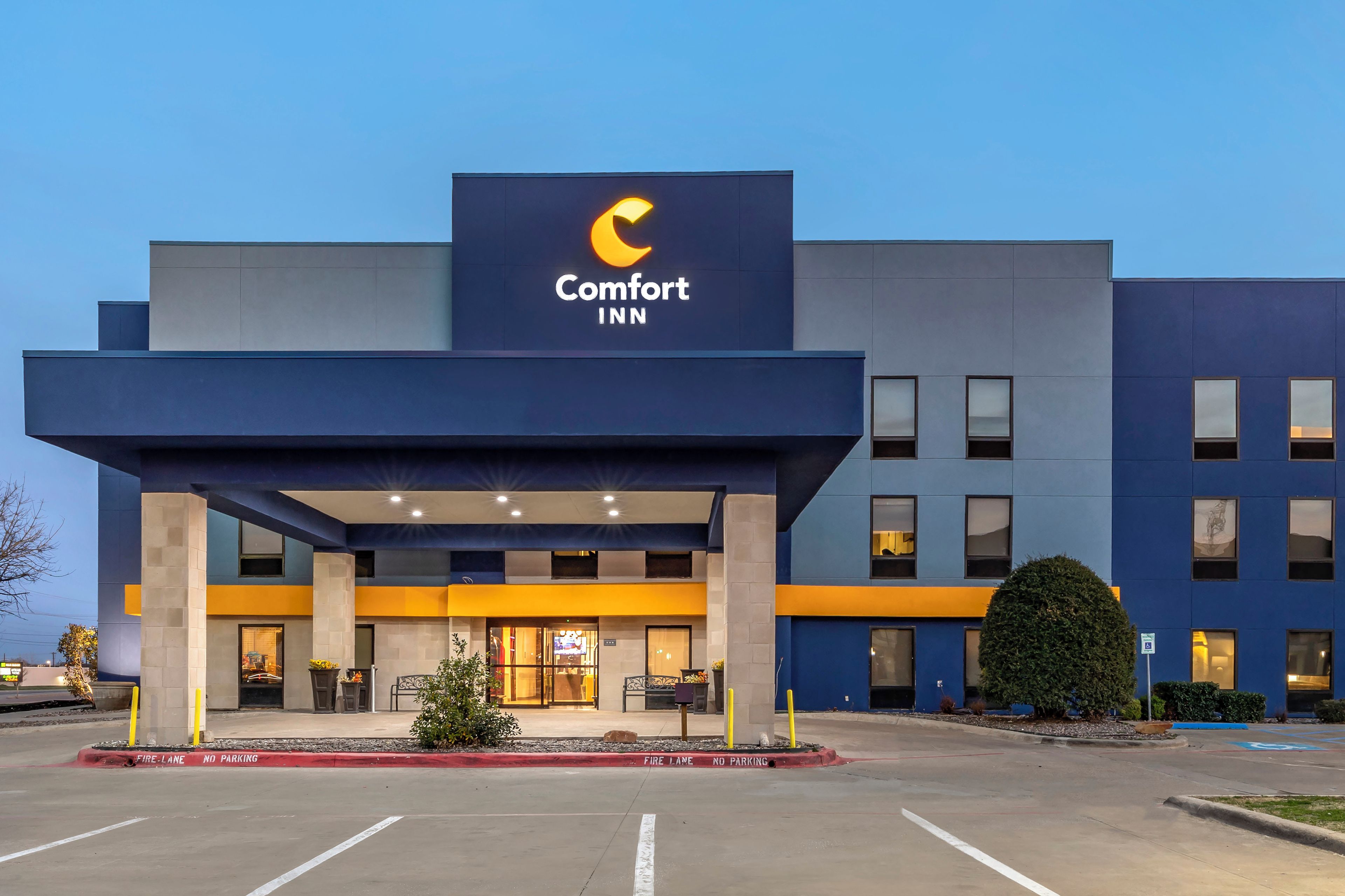 A Comfort Inn hotel with a modern facade, a prominent sign, and a parking lot.