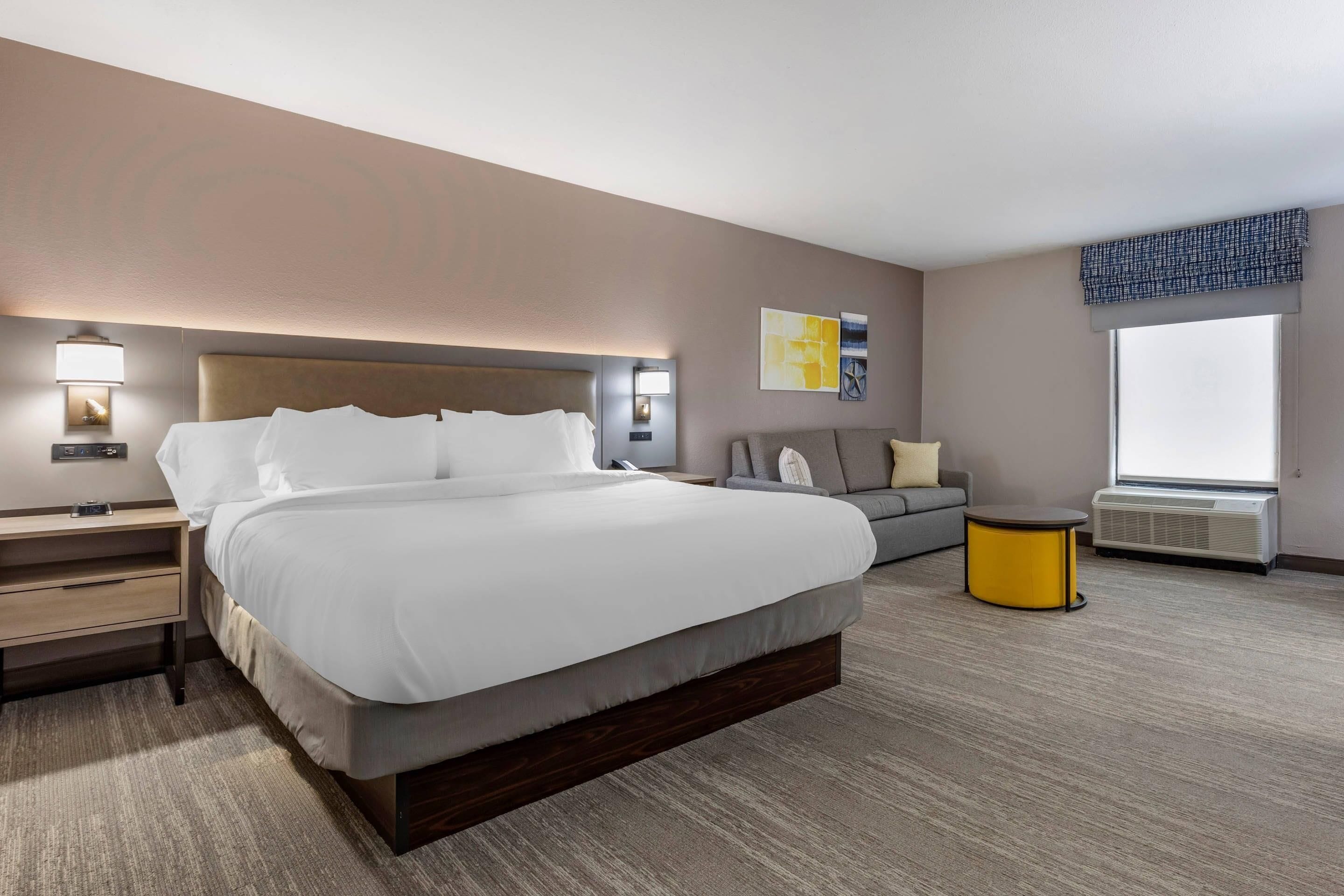 Safe på rommet, skrivebord og skrivebord for bærbar PC