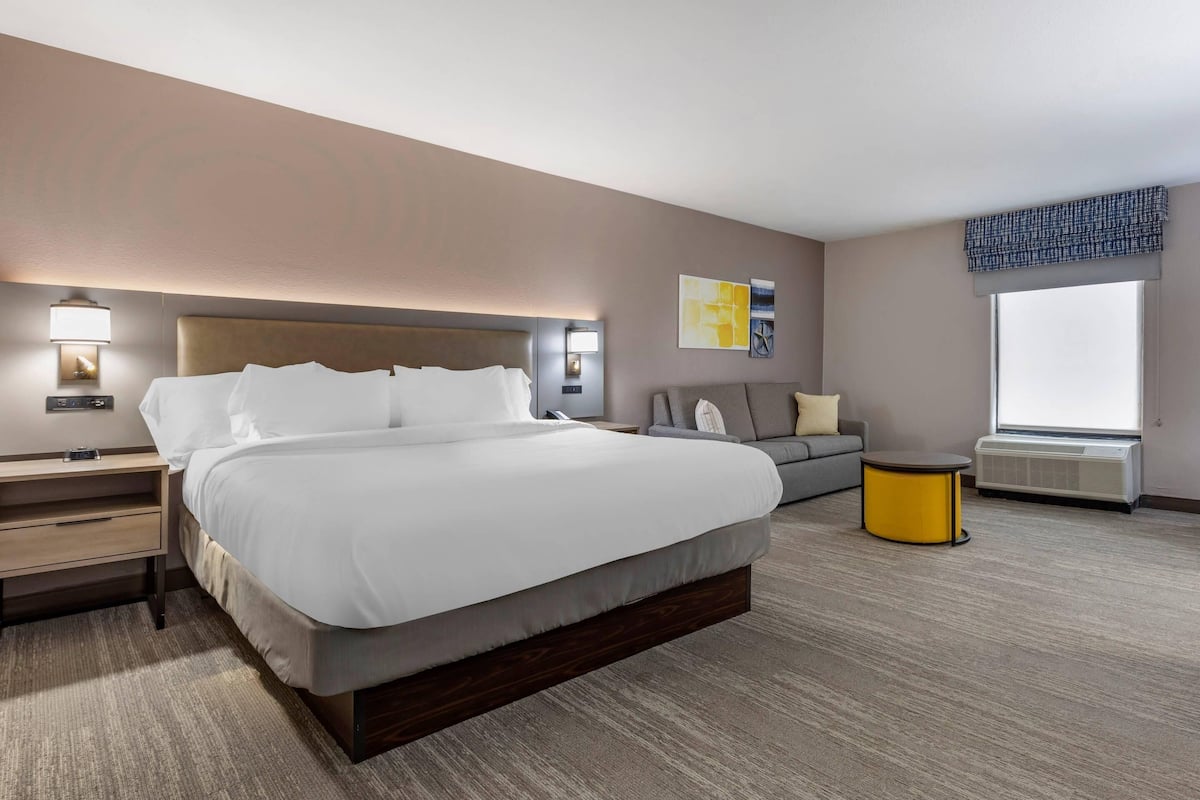 In-room safe, desk, laptop workspace, blackout drapes