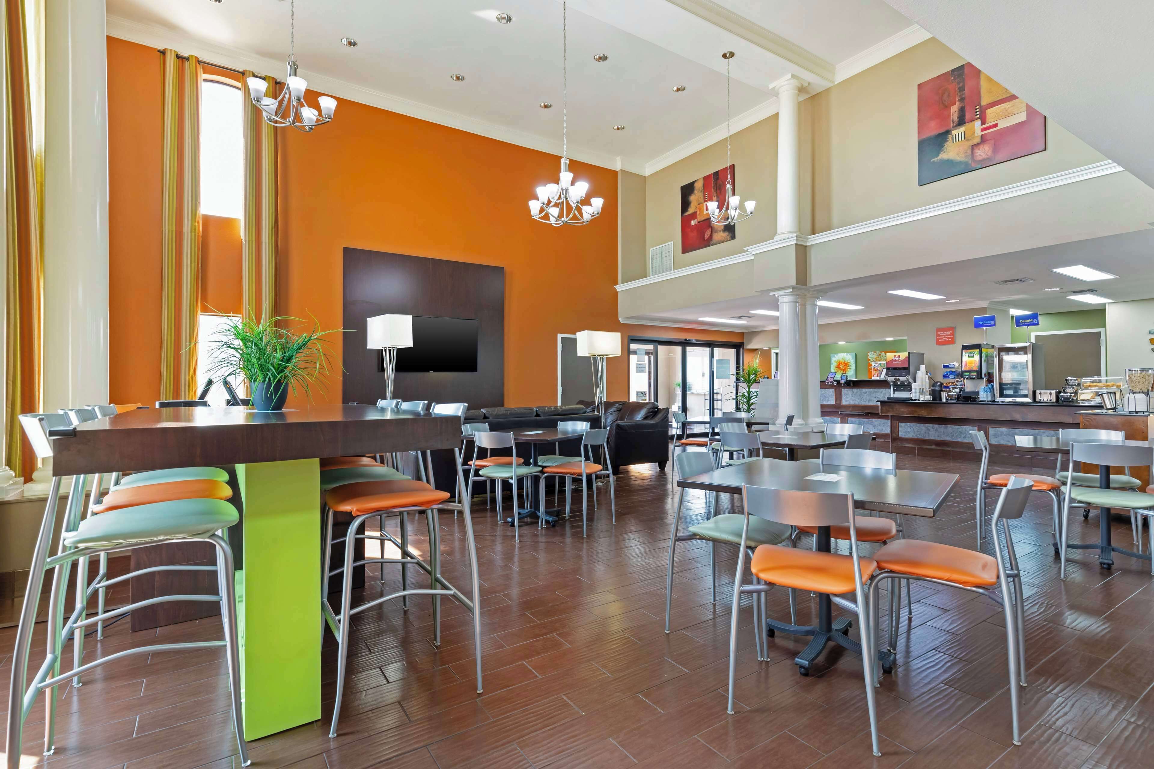 Free daily continental breakfast