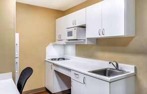 Desk, iron/ironing board, free WiFi, bed sheets - Extended Stay America Suites Seattle Everett North (Everett)