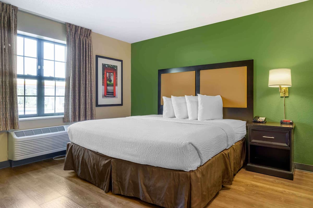 Desk, iron/ironing board, free WiFi, bed sheets