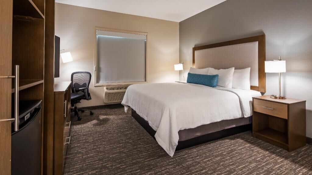 In-room safe, desk, soundproofing, iron/ironing board